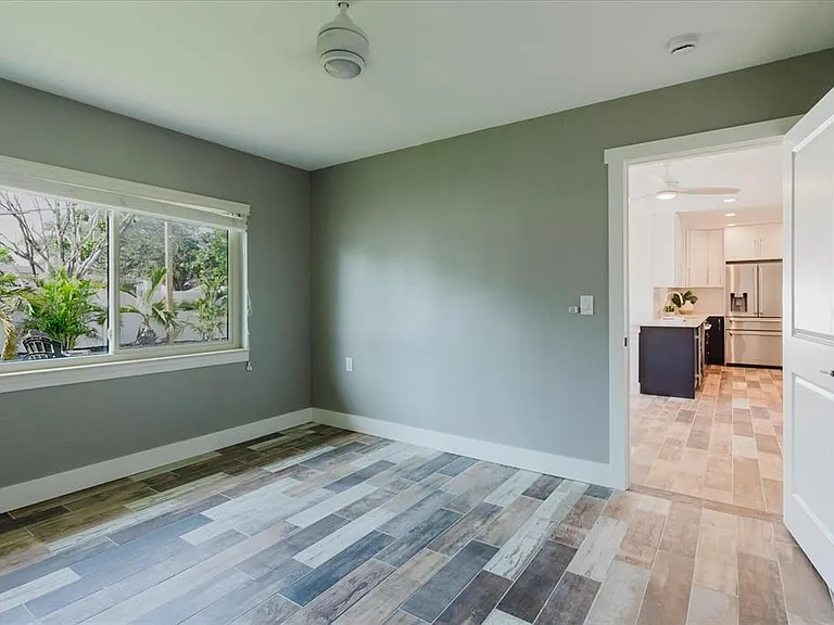 411 87th Ave — Photo 36