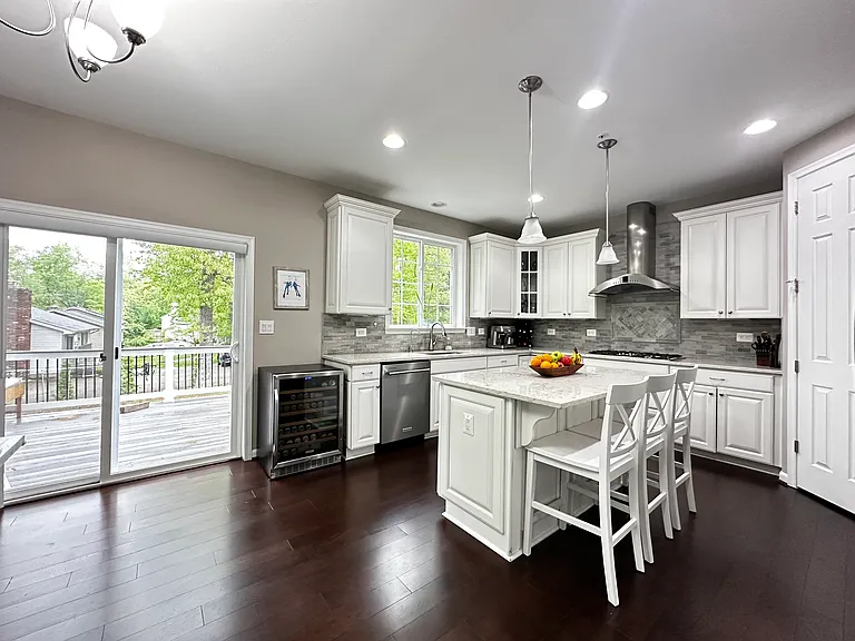 904 Saint Martins Loop — Photo 2