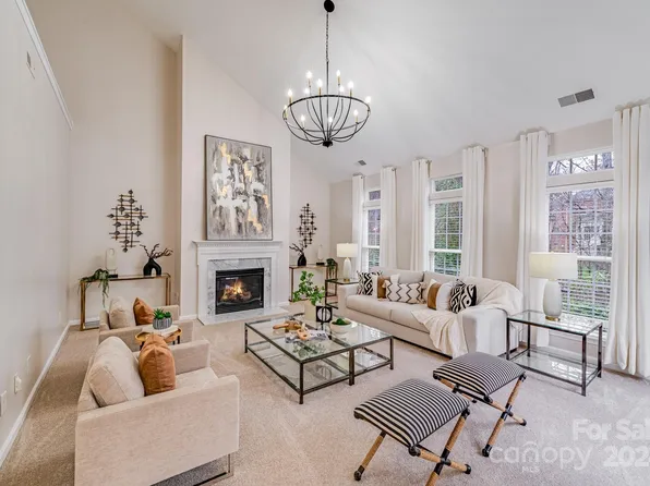 10228 Berkeley Pond Dr, Charlotte, NC 28277