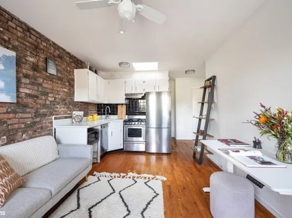 130 Henry Street image 2 of 6