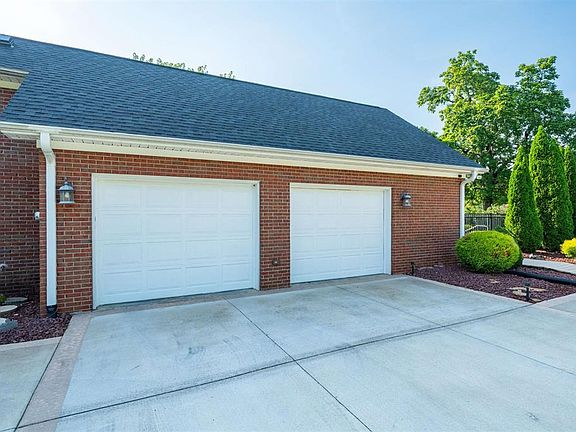 5th image of 4851 Timber Ridge Dr