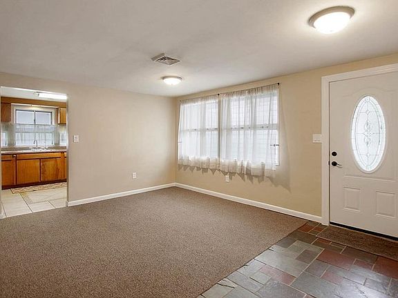 4th image of 708 E Dorothy Ln