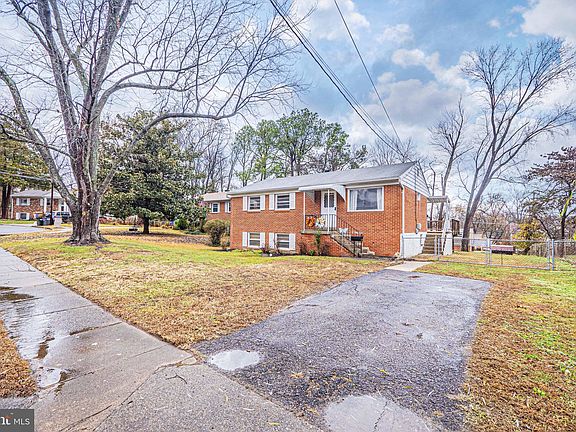 3rd image of 14104 Essex Dr