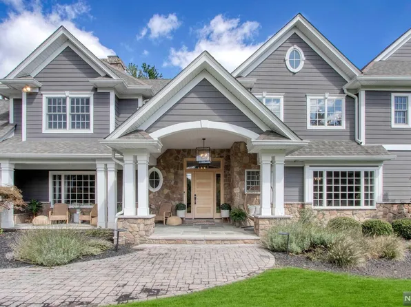 42 Heather Ln, Mahwah, NJ 07430