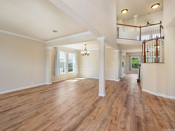 4th image of 2747 Trinity View