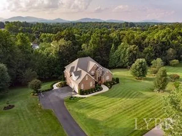 1122 Irvine Dr, Forest, VA 24551