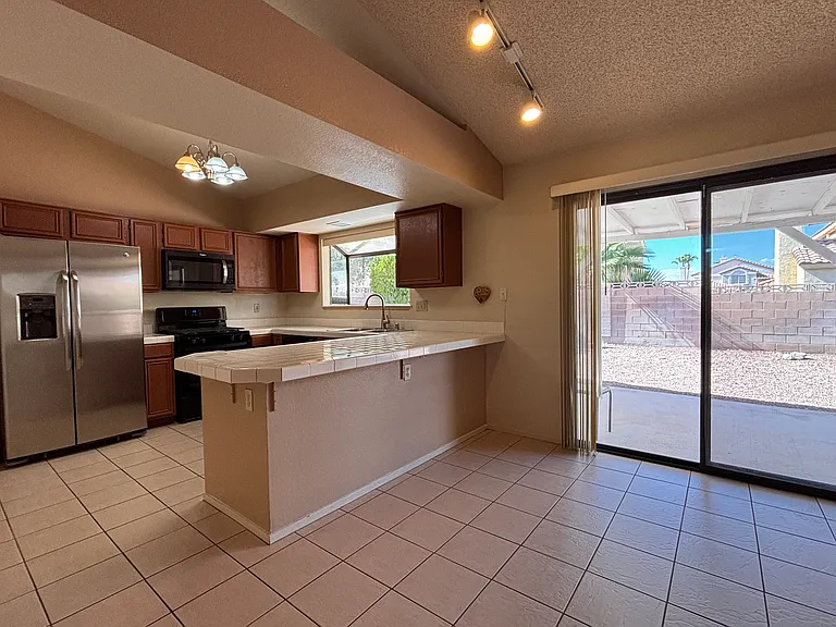 1588 Yellowwood Dr — Photo 9