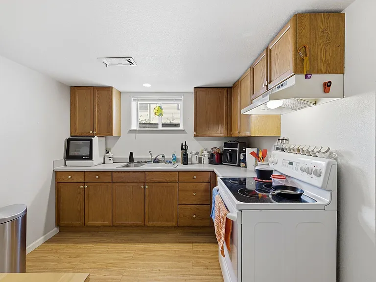 216 N Sherwood St — Photo 5