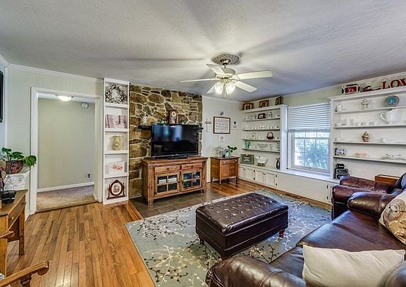 2nd image of 3124 Demaur Ln