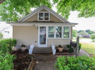 1702 Wilcox St, Crest Hill, IL 60403