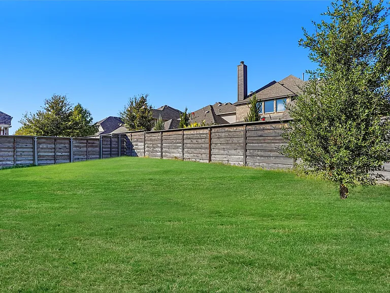 821 Field Xing — Photo 30