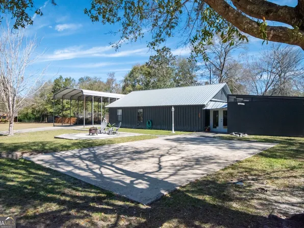 373 Happy Landing Rd, Waynesville, GA 31566