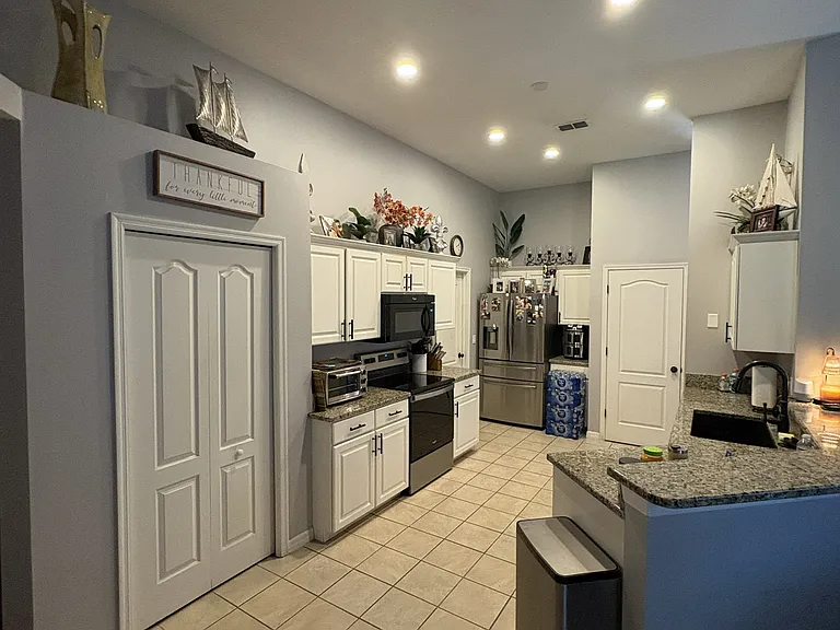 3065 E Floral Way — Photo 8