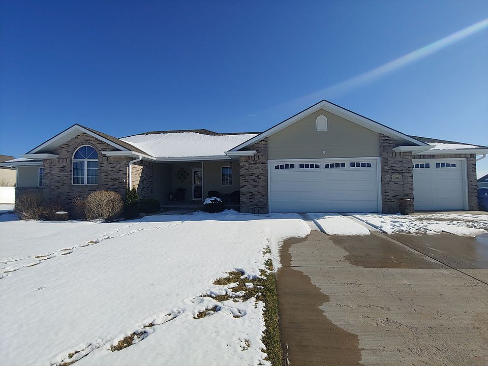 1st image of 702 E Briarwood Ln
