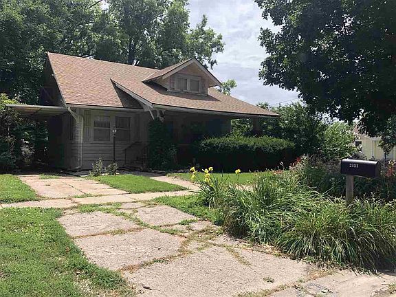2nd image of 2121 1st Ave