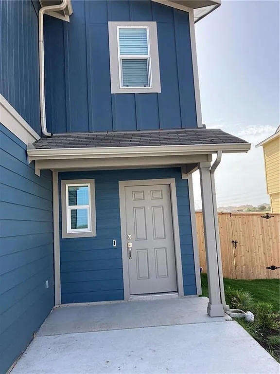3 bed, 2.5 bath, 1345 sqft, $1,750 — Photo 3