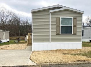 1068 S Park Dr, Brookfield, OH