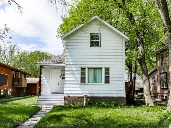 601 10th St S, Fargo, ND 58103