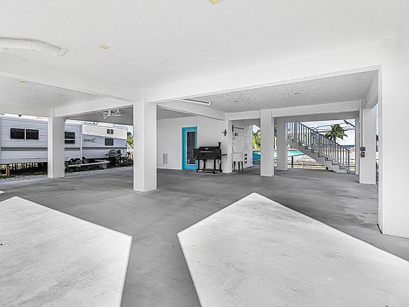 4th image of 31575 Avenue D