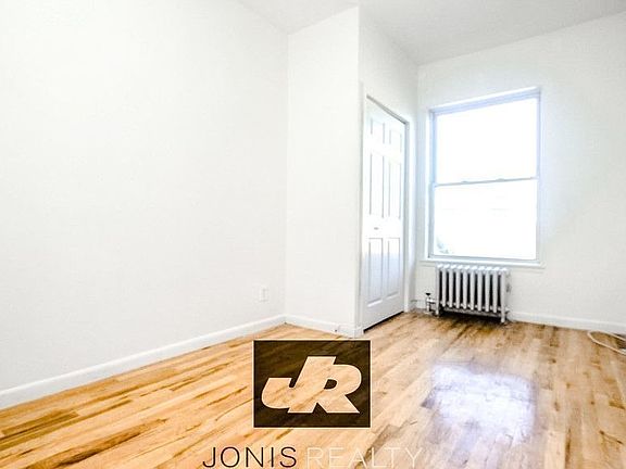 5th image of 121 Saint Marks Pl APT 29
