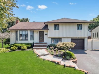 47 Country Drive, Plainview, NY, 11803