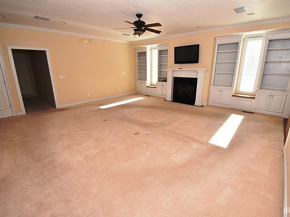 3rd image of 1621 S Oxford Ct