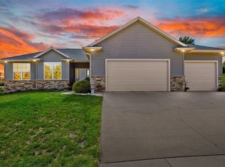 7103 Goodlove Ct NW, Palo, IA 52324