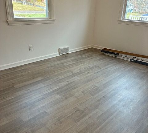 5th image of 7439 Westview Dr