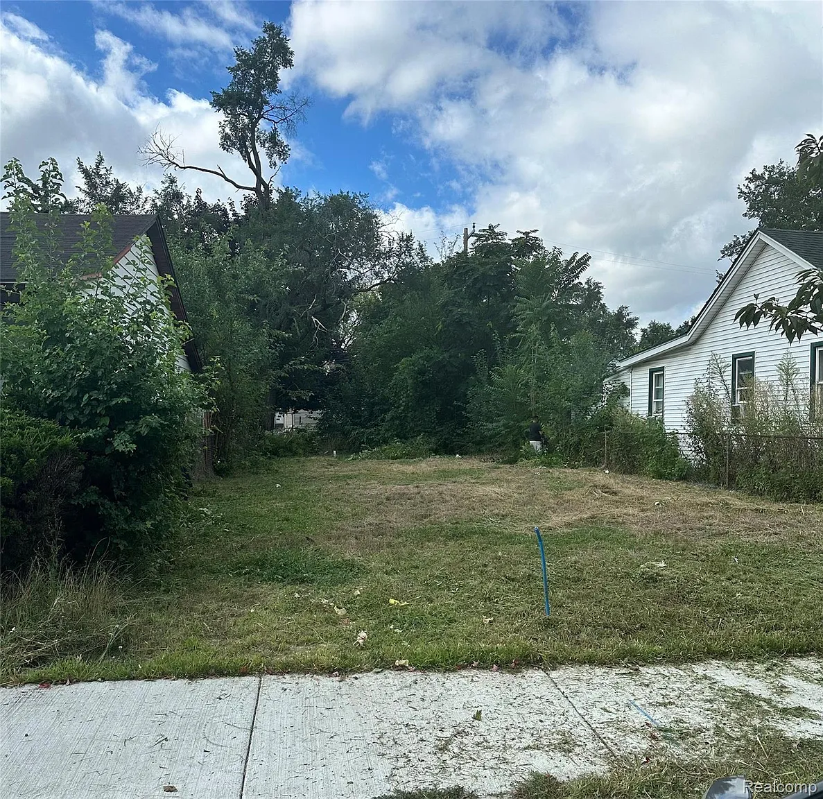 2105 Morris Ave photo 1