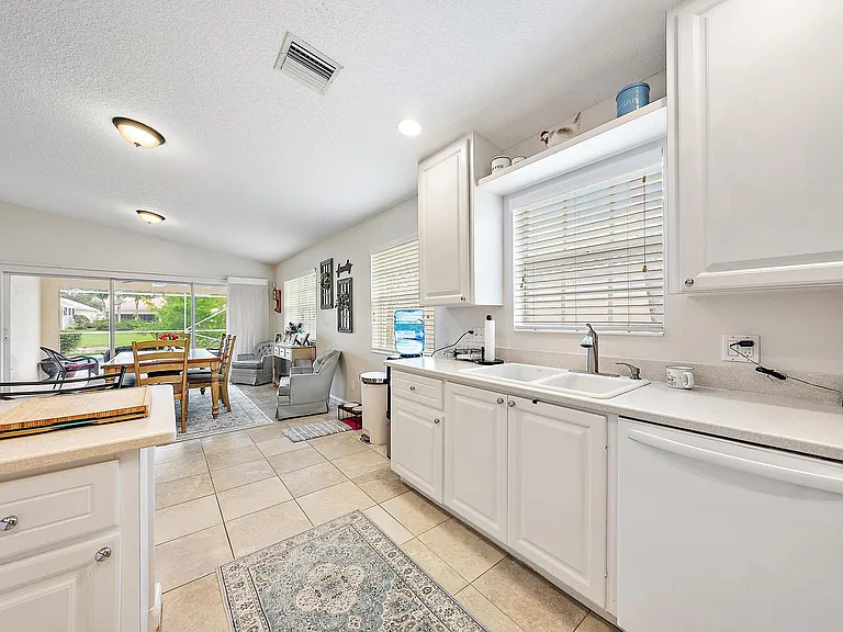 8229 Saint Johns Ct — Photo 9