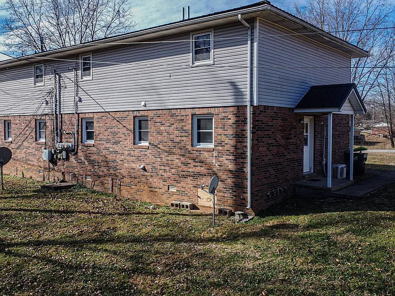 120 Lake Dr #3 — Photo 4