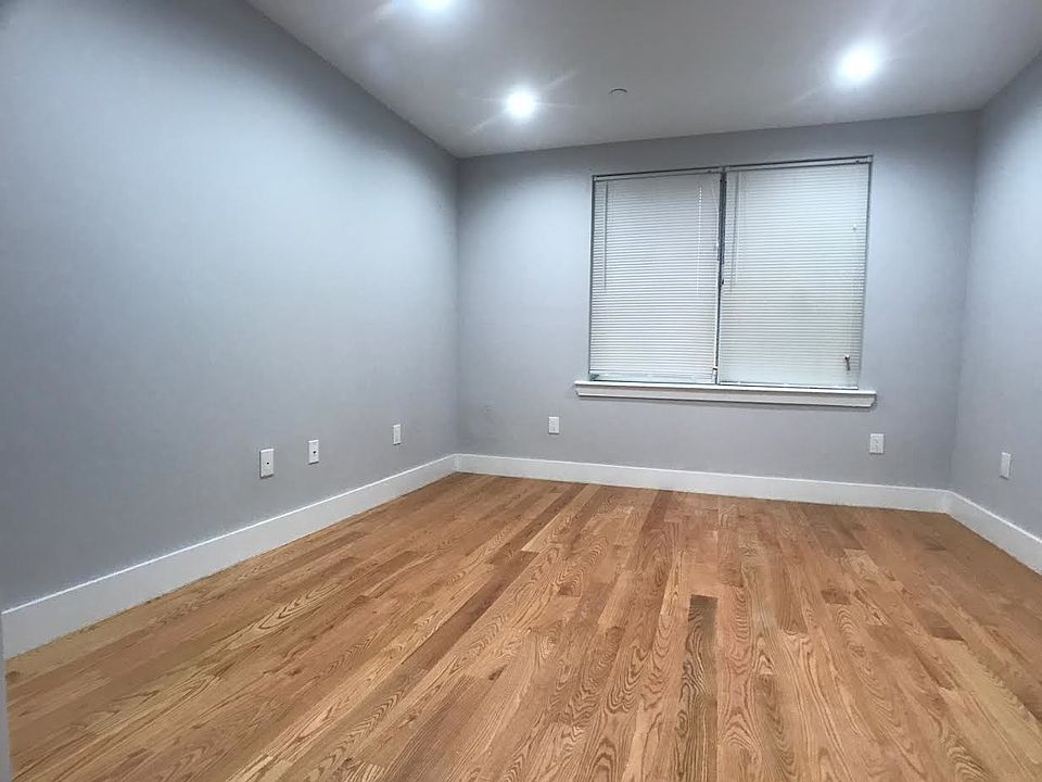 2nd image of 271 Clifton Pl #A6