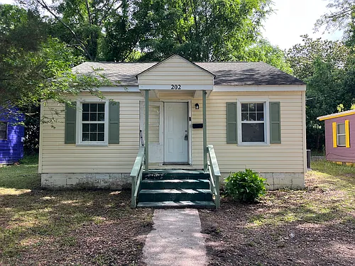 202 W Nance St Photo 1