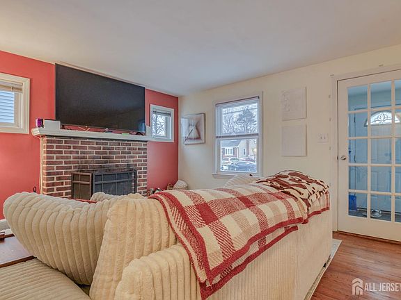 2nd image of 186 Prigmore St