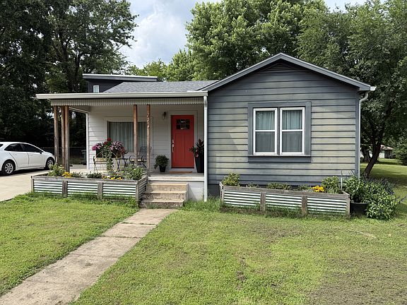 2nd image of 720 W 15th St