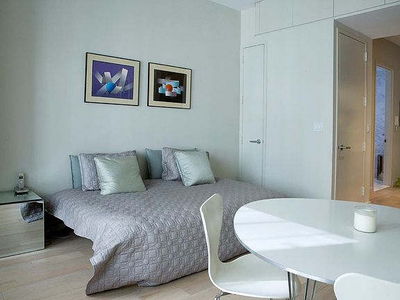 4th image of 75 Wall St APT 18H