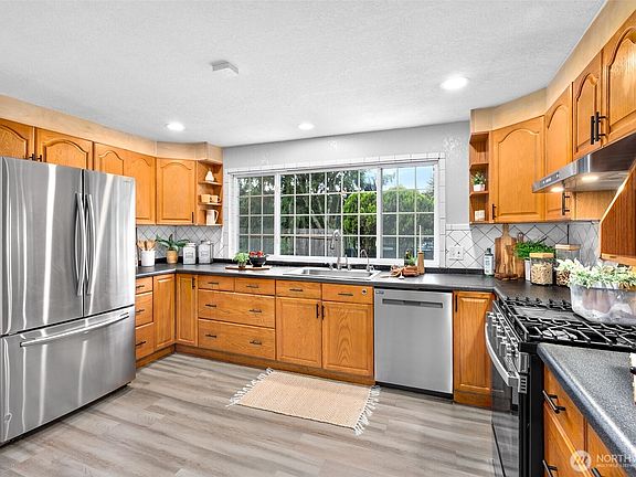 4th image of 5125 137th Street SE