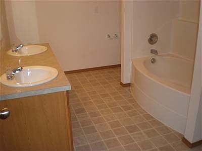 4th image of 1619 203rd Street Ct E