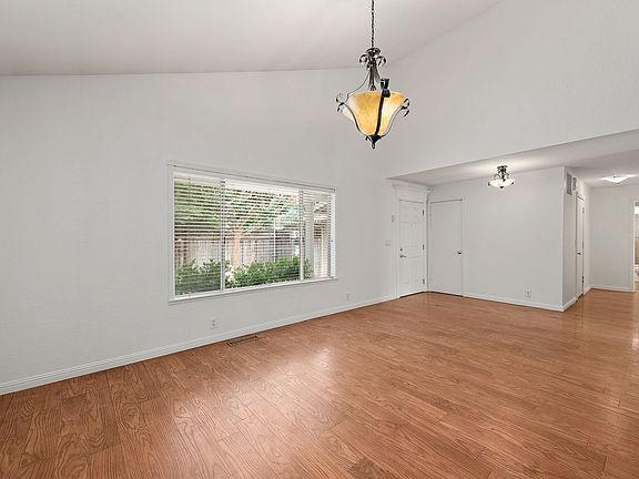 5th image of 3012 Cherry Ave