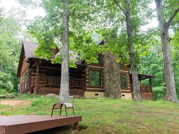 3rd image of 400 Forest Ln