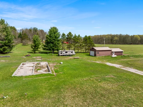 167 N Pioneer Rd, Beulah, MI 49617