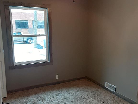 4th image of 5016 N Lydell Ave