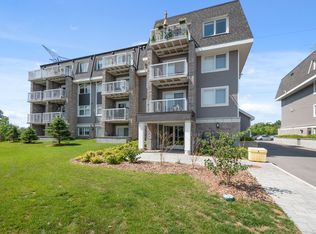 160 Whispering Winds Way, Ottawa, ON K1W 0L4
