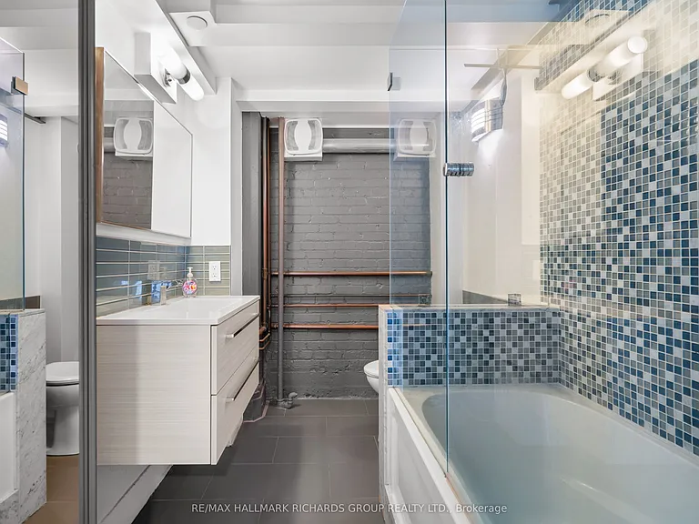 245 Carlaw Ave #202B — Photo 22