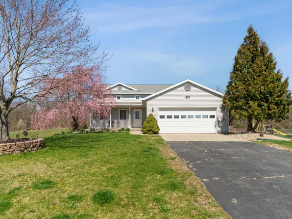 2261 Avalon View Dr NE, Cedar Springs, MI 49319