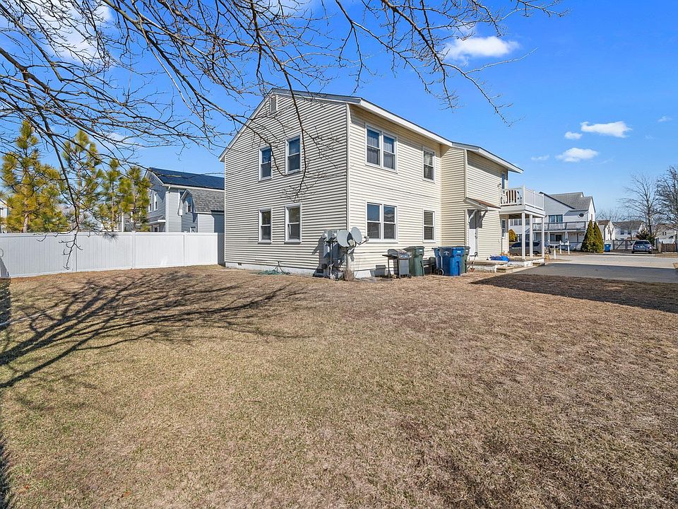2nd image of 30 Lighthouse Dr Floor 2