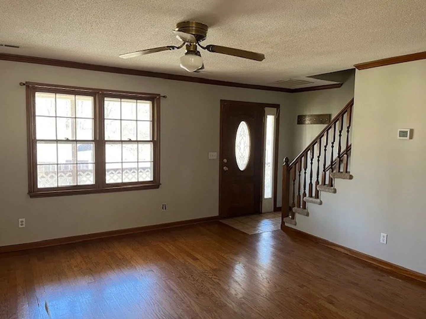 Gorgeous 3 Bedroom 2 Bath House with Front Porch! — Photo 4