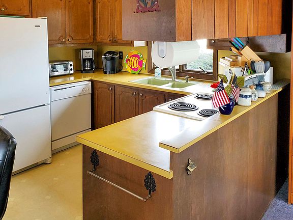 Kitchen showing refrigerator, dishwasher