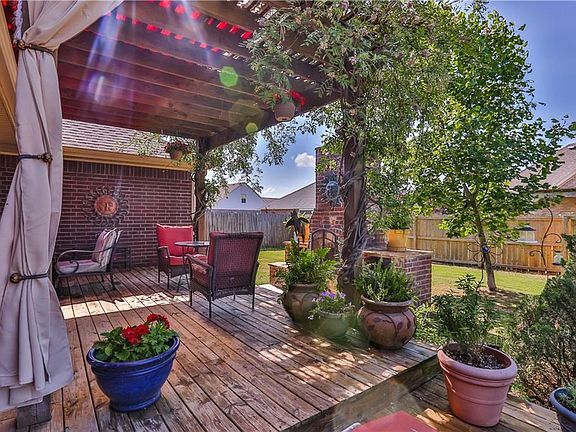 5th image of 2211 SW Pinoak Ave