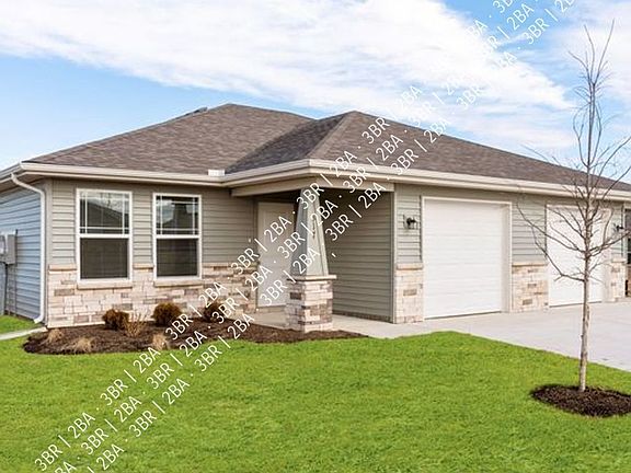 2nd image of 405 SE Rock Garden Ln